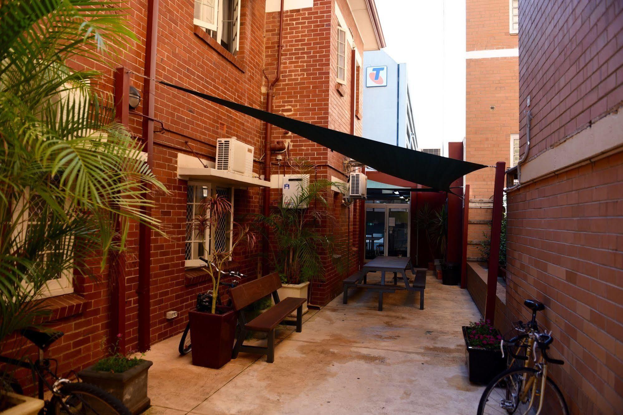 The Emperors Crown Hostel Perth Exterior foto